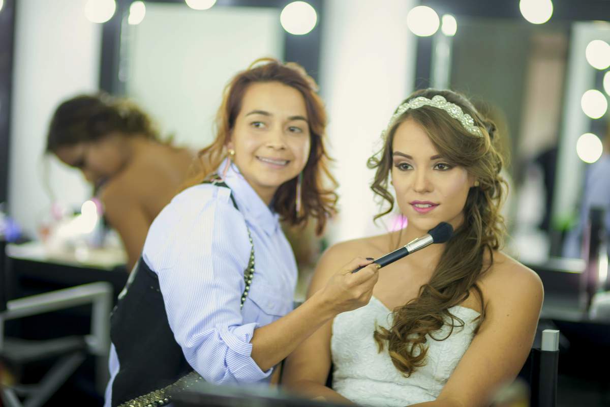 make up artist doing the bride's make up | Bachelorette Party Ideas For A Weekend Of Wellness [INFOGRAPHIC] | relaxing bachelorette party ideas | classy bachelorette party ideas