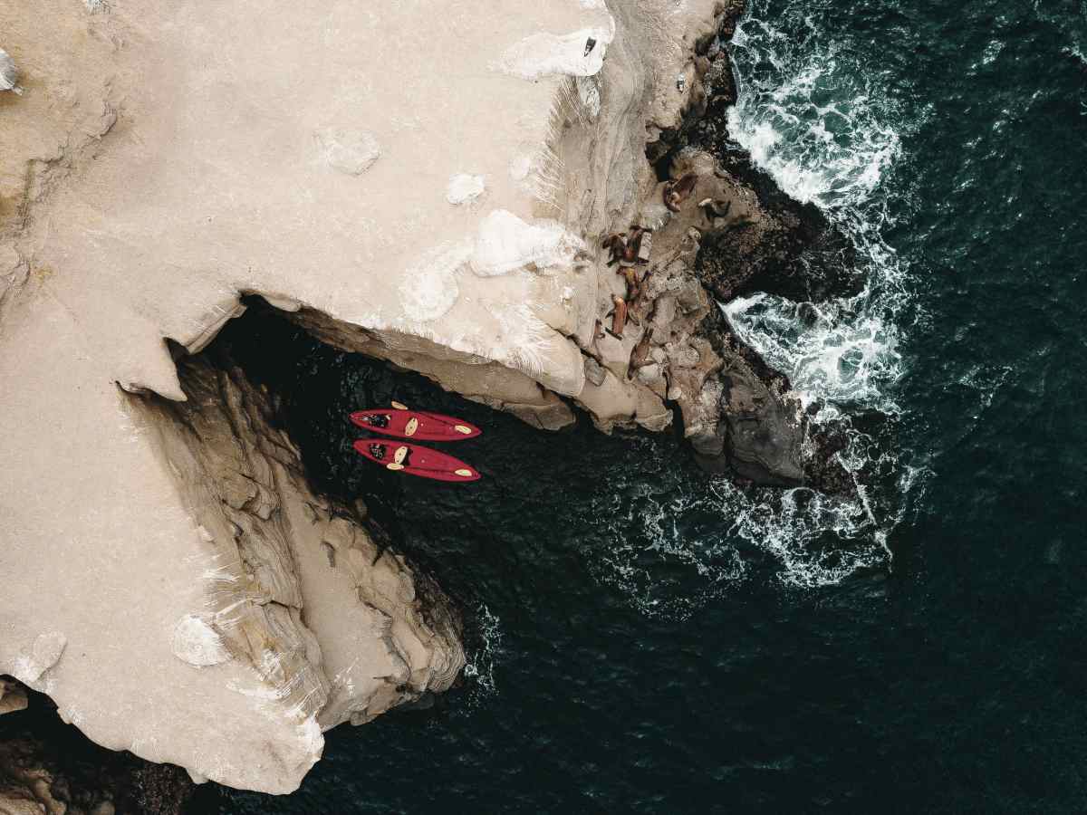 top view of two kayaks | Bachelorette Party Ideas For A Weekend Of Wellness [INFOGRAPHIC] | relaxing bachelorette party ideas | classy bachelorette party ideas
