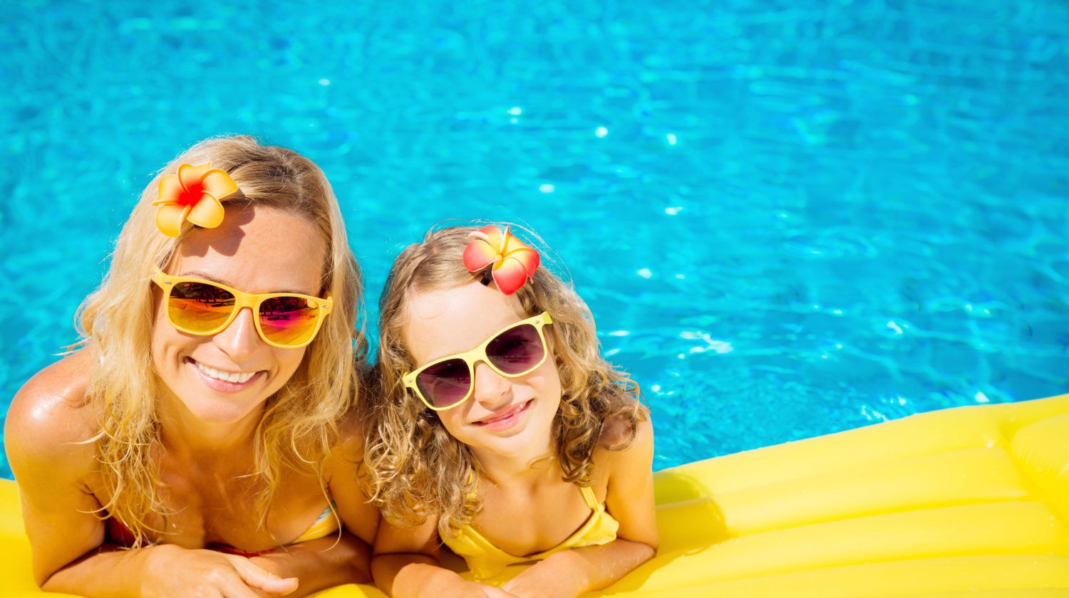 Featured | Happy family having fun on summer vacation | Follow These Tips To Throw The Best Pool Party On The Block