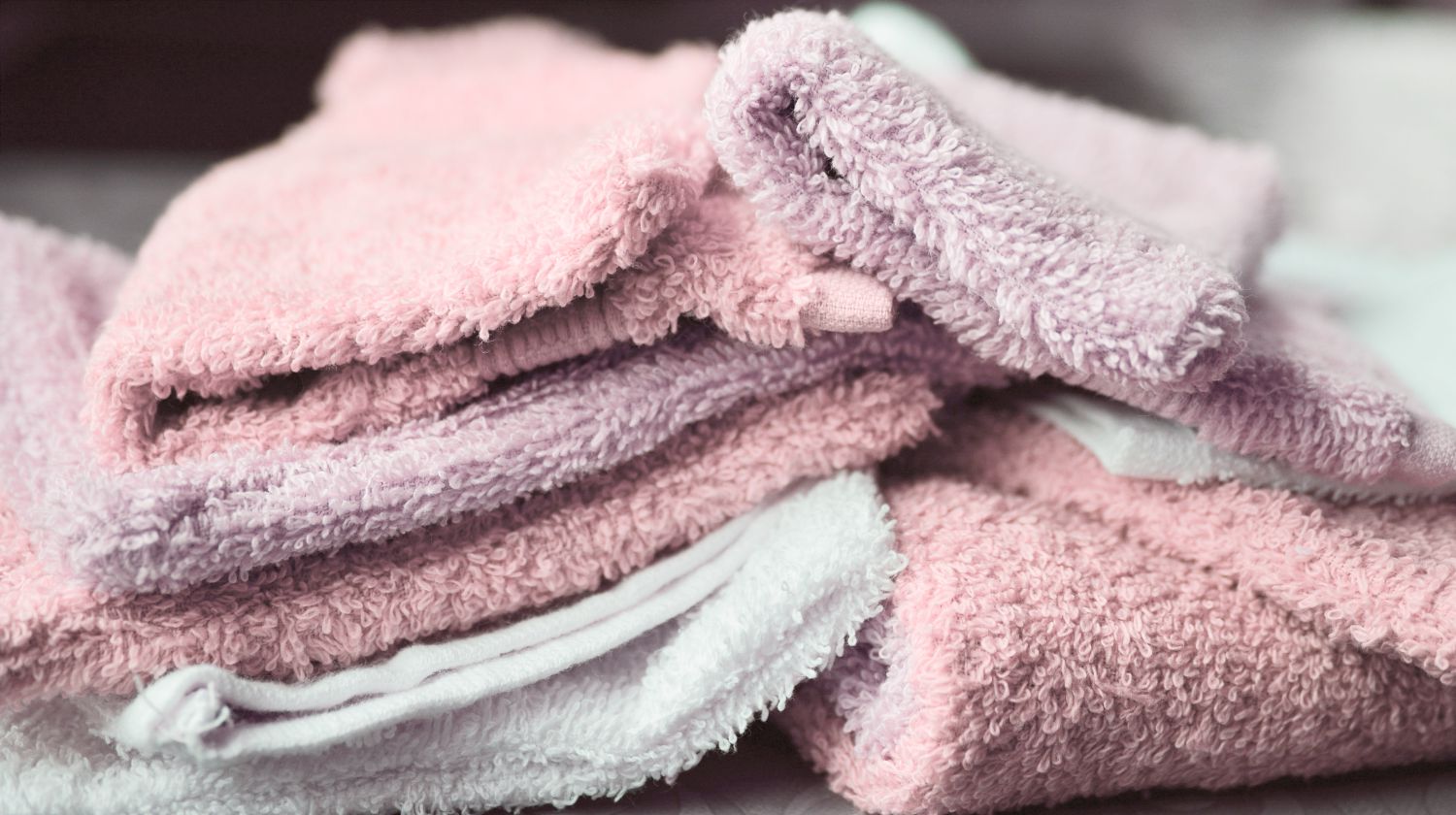 Featured | washing gloves washcloth | Should A Washcloth Be Part Of Your Skincare Routine? | exfoliating washcloth