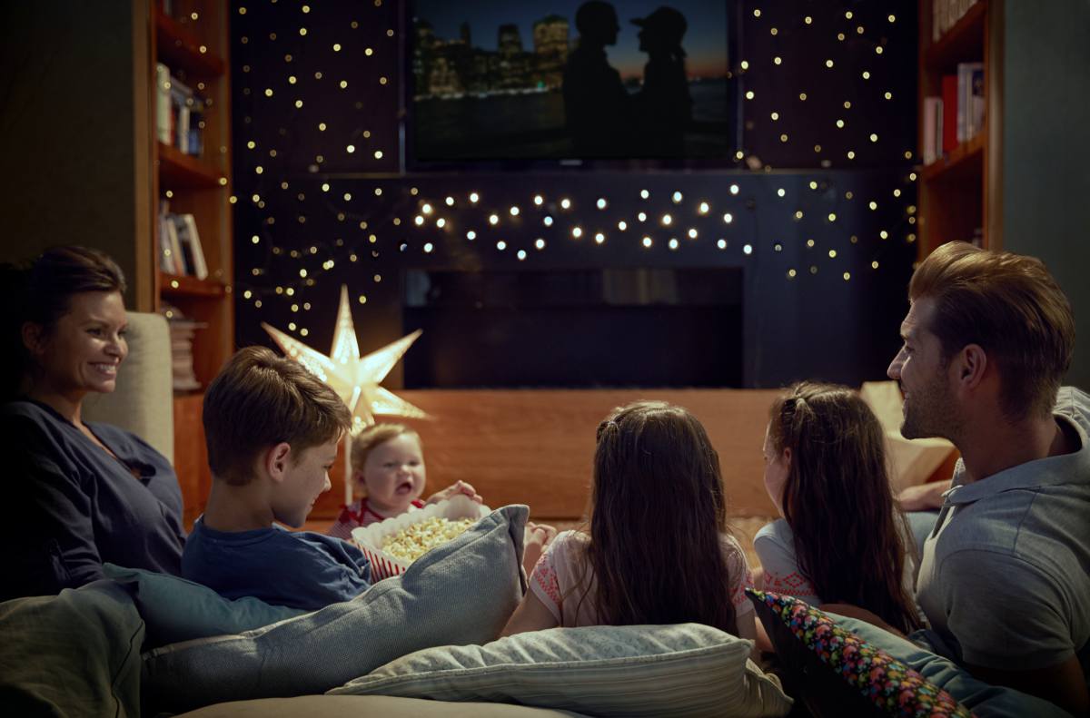 7 Ways To Make Family Movie Night Even More Fun | RobeMart