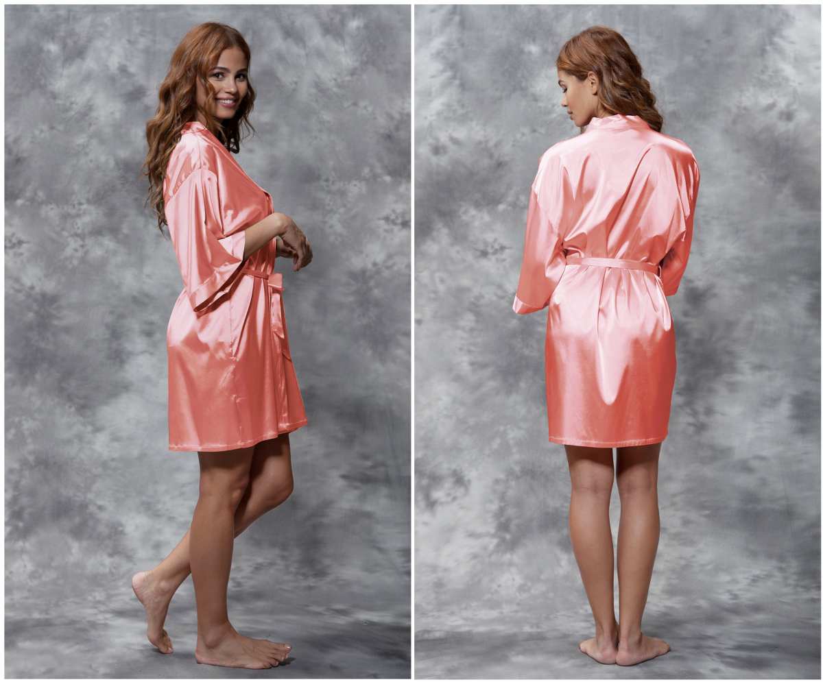 satin kimono robe | Best Maternity Robes That Are Perfect For Stylish Moms-To-Be | maternity robe | floral maternity robe