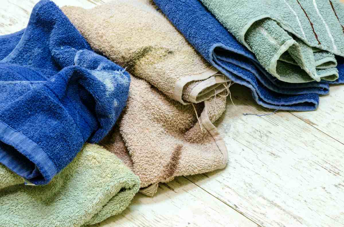 Dirty towels on the floor | Use This Guide Next Time You Buy Bath Towels | bath towels | best time to buy bath towels 