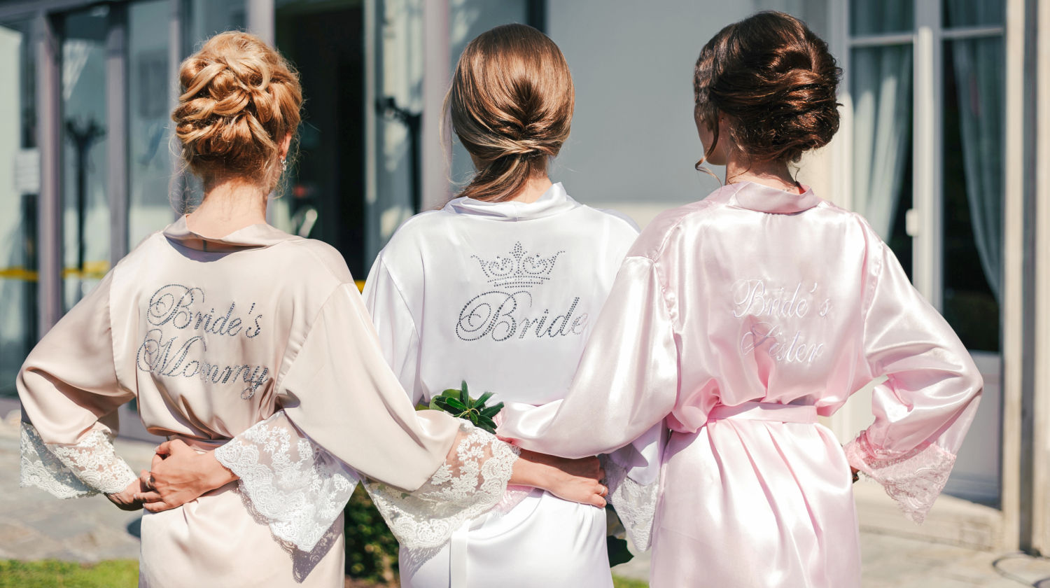 Feature | The bride and her mom and sister stand back | Advantages Of Custom Embroidery On Towels and Robes