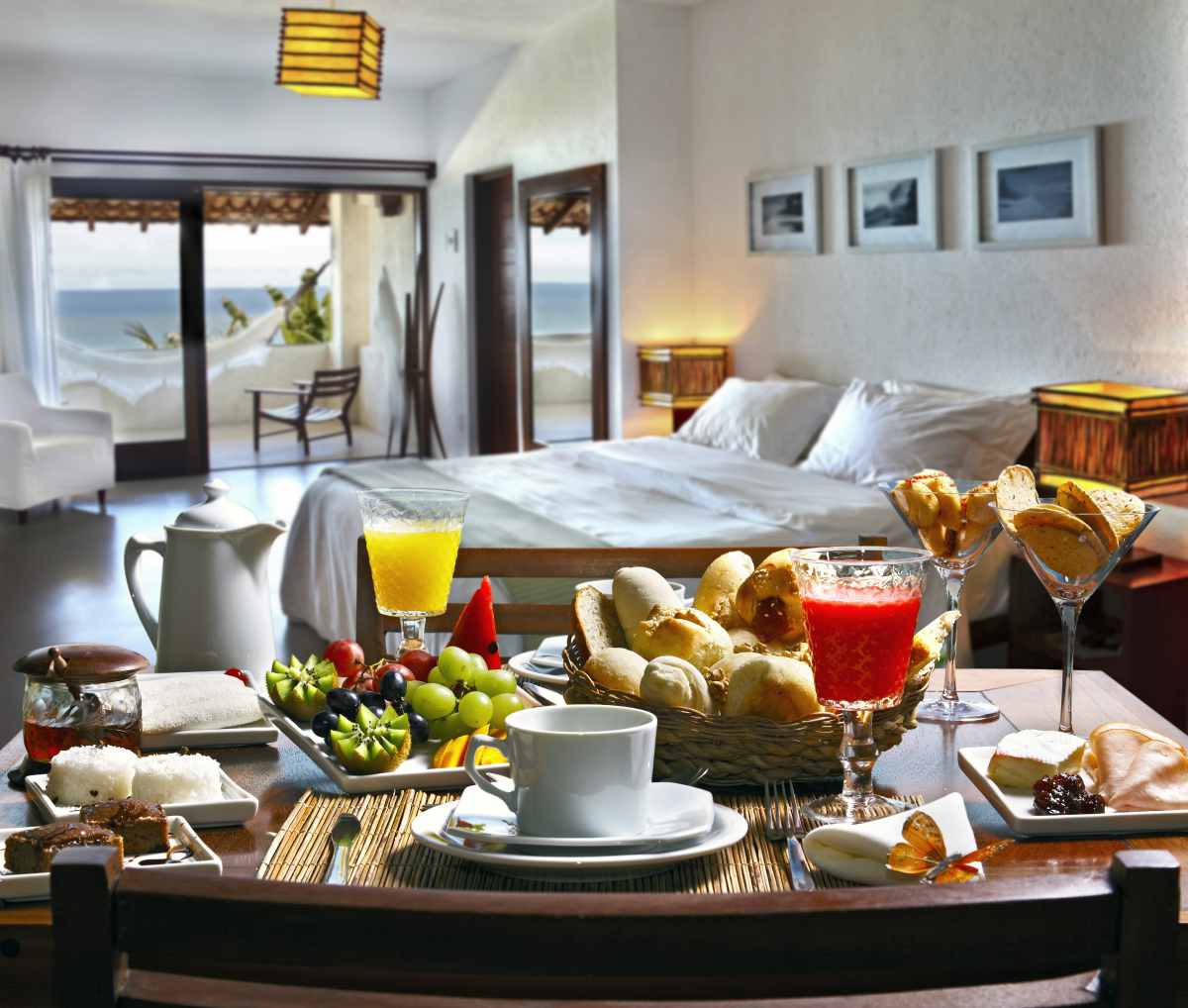 delicious hotel breakfast with fruits and juice | Ways To Be The Best Bed And Breakfast Host | best bed and breakfast | luxury bed and breakfast near me