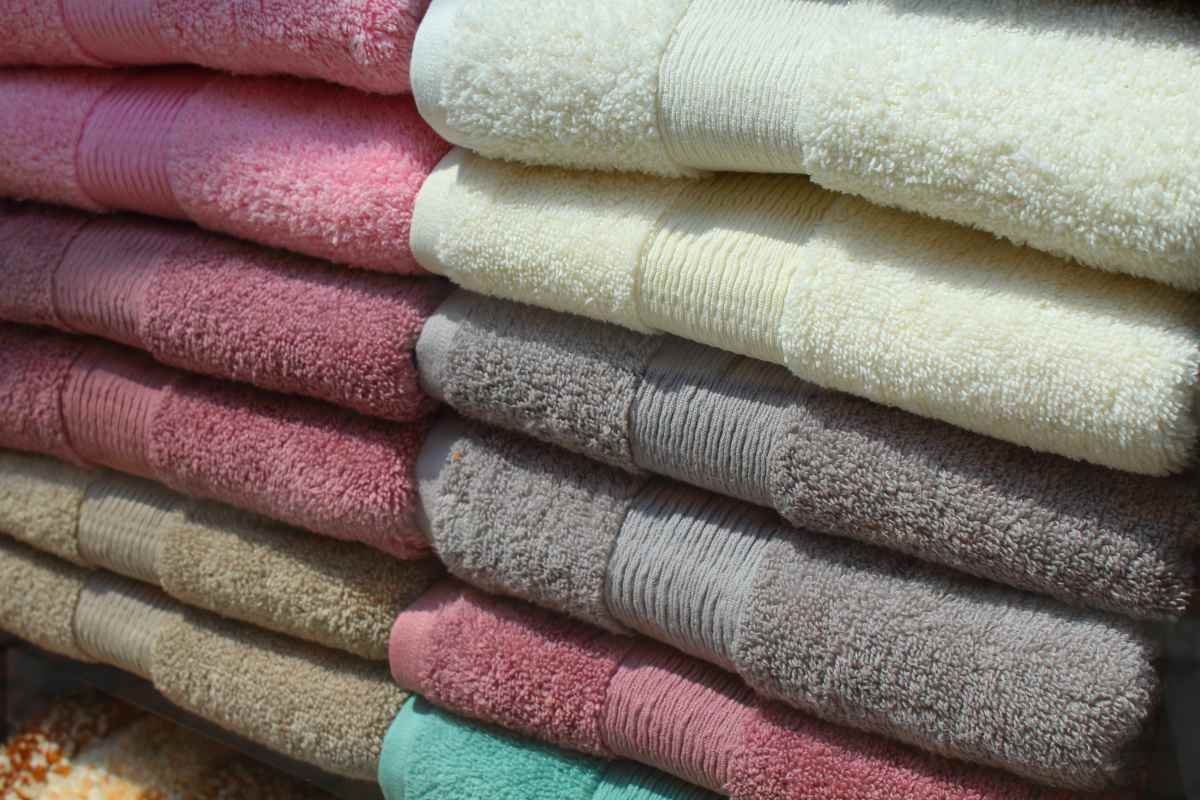 folded dry towels in a row | How To Choose The Right Wholesale Towels For Your Business | wholesale towels | towels wholesale